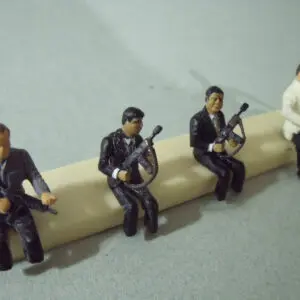 4 FIGURINES 1/43 PASSAGERS BANDITS KALACHNIKOV SET 26 VROOM KIT