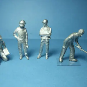 4 FIGURINES 1/43 SET 216 PADDOCK F1 DANS LES STANDS VROOM NO SPARK
