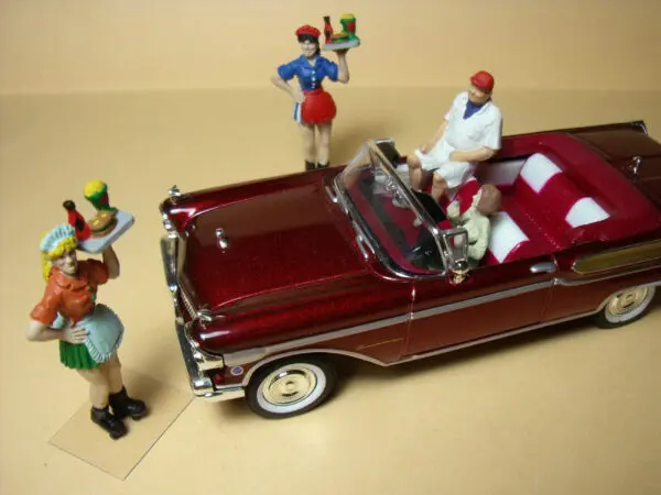 4 FIGURINES 1/43 SET 230 DRIVE IN VROOM A PEINDRE UNPAINTED