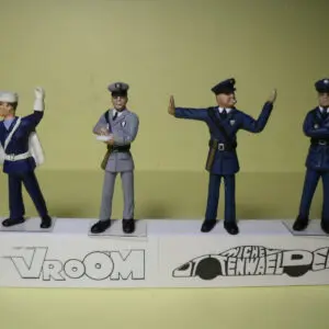 4 FIGURINES 1/43 SET 273 POLICE AGENTS DE LA CIRCULATION VROOM UNPAINTED