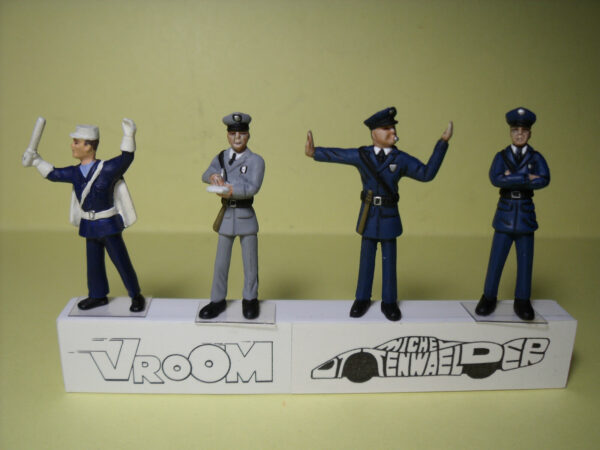 4 FIGURINES 1/43 SET 273 POLICE AGENTS DE LA CIRCULATION VROOM UNPAINTED