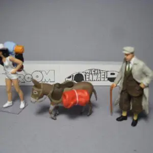 4 FIGURINES 1/43 SET 333 VACANCES AU PAYS BASQUE VROOM A PEINDRE NOREV