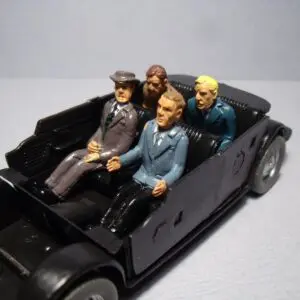 4 FIGURINES 1/43 SET 358 EN PEUGEOT 404 VROOM NON PEINT FOR NOREV