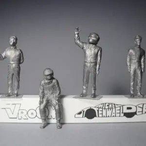 4 FIGURINES 1/43 SET 73 COURSE AUTOMOBILE VROOM A PEINDRE
