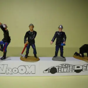 4 FIGURINES 1/50 SET 276 POMPIERS SOLDATS DU FEU VROOM 1/43 NO SPARK