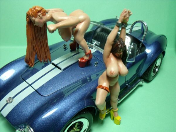 FIGURINE 1/18 COBRA GIRLS VROOM NOT PEINT POUR MINICHAMPS KYOSHO NOREV