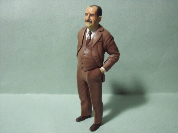 FIGURINE 1/18 FERDINAND PORSCHE VROOM NOT PEINT FOR AUTOART CMC SCHUCO