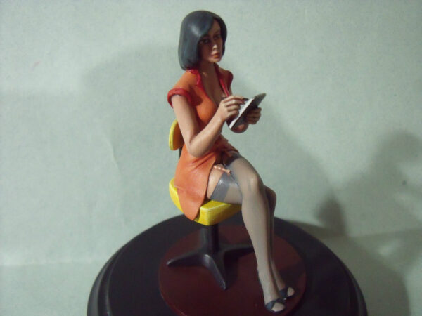 FIGURINE 1/18 GIRL MARION VROOM PEINT FOR MINICHAMPS NOREV AUTOART