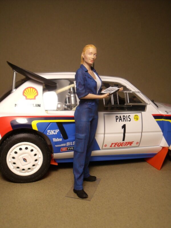 FIGURINE 1/18 GIRL SANDRA VROOM NOT PEINT FOR NOREV SOLIDO OTTOMOBILE