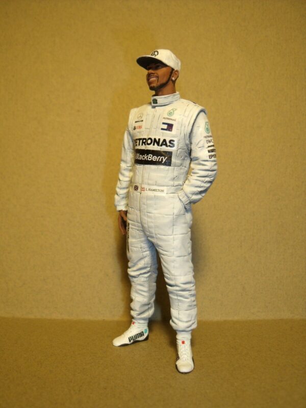 FIGURINE 1/18 LEWIS HAMILTON VROOM PEINT FOR EXOTO MINICHAMPS SPARK