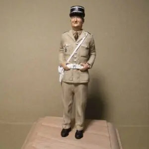 FIGURINE 1/18 LOUIS DE FUNES GENDARME VROOM NOT PEINT FOR NOREV SOLIDO
