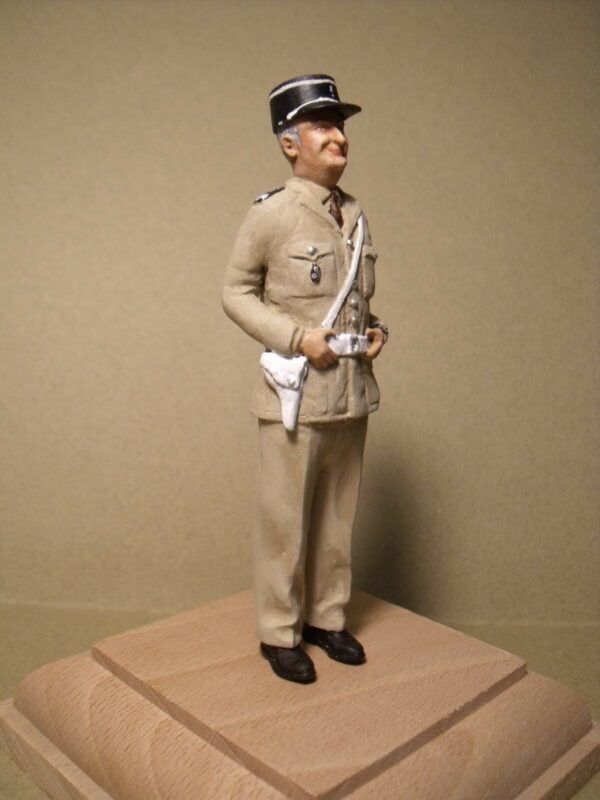 FIGURINE 1/18 LOUIS DE FUNES GENDARME VROOM PEINT POUR NOREV MINICHAMPS