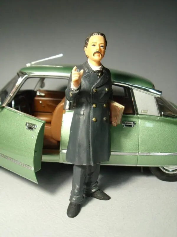 FIGURINE 1/18 MAITRE DUPONT MORETTI VROOM NON PEINT FOR NOREV SOLIDO