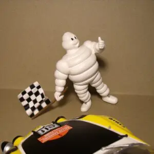 FIGURINE 1/18 MICHELIN BIBENDUM DRAPEAU VROOM NOT PEINT SOLIDO MINICHAMPS