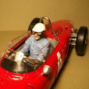 FIGURINE 1/18 PHIL HILL DRIVING FERRARI 156 VROOM PEINT FOR EXOTO CMC CMR