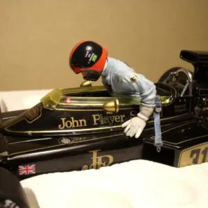 FIGURINE 1/18 PILOTE 27 FITTIPALDI OUTGOING VROOM NOT PEINT EXOTO AUTOART