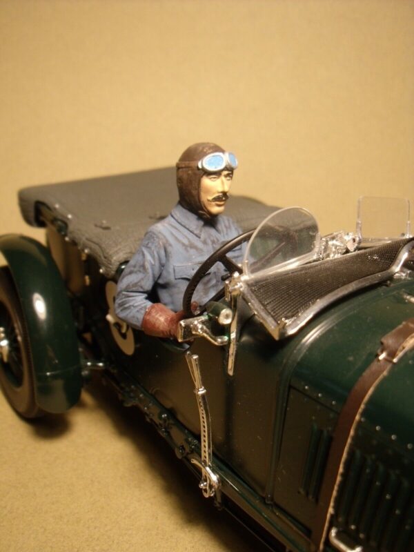 FIGURINE 1/18 TIM BIRKIN DRIVING VROOM PEINT FOR BENTLEY MINICHAMPS