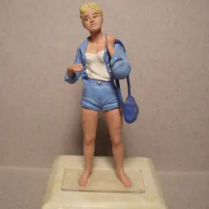 FIGURINE 1/24 GIRL 4 VROOM NOT PEINT FOR LE MANS AMT IXO WHITEBOX NOREV