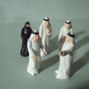 FIGURINES 1/43 LES ARABES VROOM SET 54 NOT PEINT MINICHAMPS AUTOART NOREV