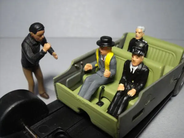 FIGURINES 1/43 SET 359 EN JAGUAR VROOM NOT PEINT NOREV MINICHAMPS SCHUCO