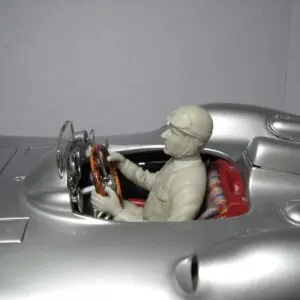 FIGURINE 1/18 FANGIO DRIVING MERCEDES W196 STREAM VROOM CMC GP REPLICAS